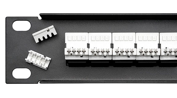 Патч-панель 19 (1U), 25 портов, RJ-11 (6P4C).<br />Вид сзади. Крупный план.